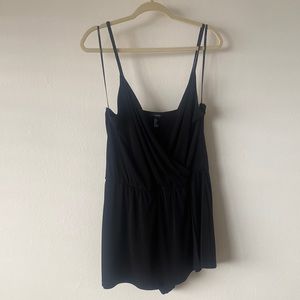 BRAND: Forever21 // SIZE:L // COLOR: Black